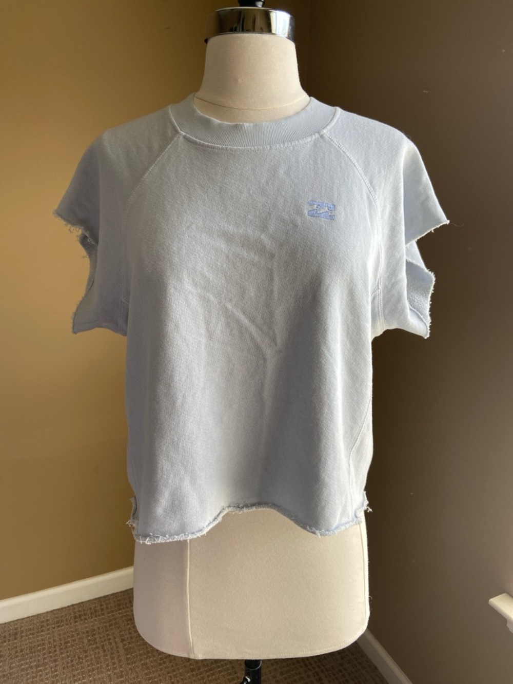 Billabong Pale Blue Women's‎ Cropped Raw-Edge Tee, Sweatshirt, Size Small, Beach